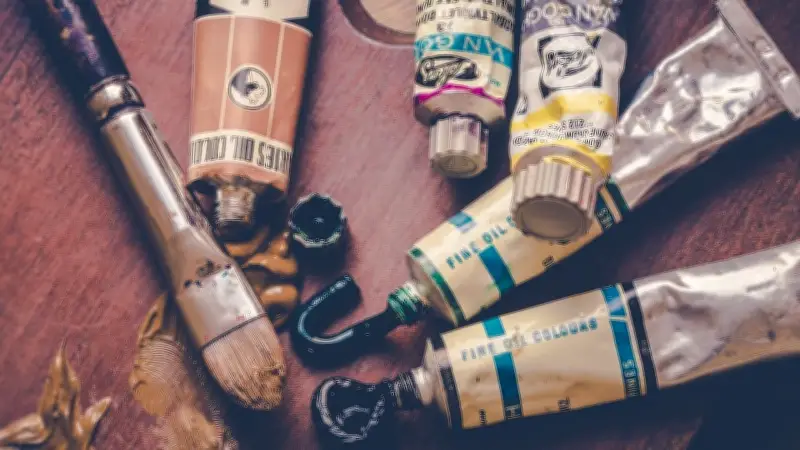 Kunstauktion in Altentreptow: Schülerfirma veranstaltet Ausstellung mit lokalen Künstlern