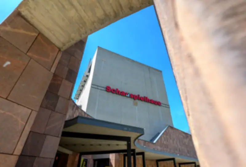 Kunstfestival „Begehungen“ belebt Chemnitzer Schauspielhaus als Galerie