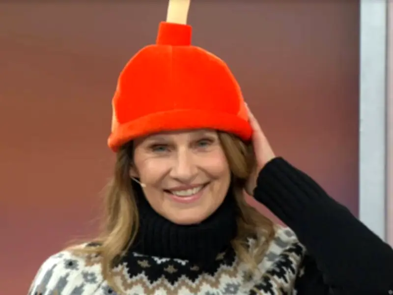 Kurioser TV-Auftritt: Moderatorin Müller-Hohenstein trägt Pömpel bei Olympia-Übertragung