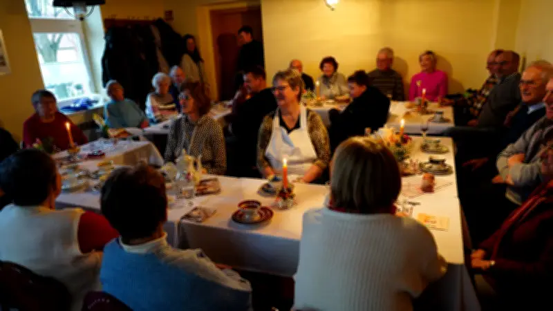 Kurioses Dorffest in Größnitz: Kaffee, Kuchen und Kirschlikör erinnern an DDR-TV-Legende