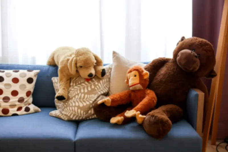 Kuscheltiere im Landtag: Politiker setzen Zeichen für Kinderschutz