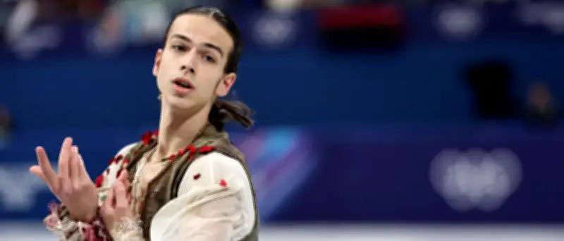 Kuscheltiere und Kritik: Russlands Eiskunstläufer Gumennik polarisiert Publikum