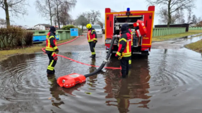 Land unter in Uecker-Randow: Feuerwehren im Dauereinsatz gegen Überflutungen