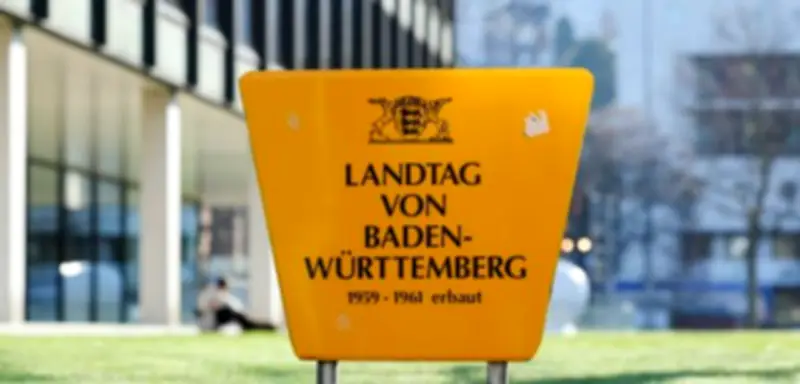 Landtagswahl in Baden-Württemberg: Grüne fast gleichauf mit CDU in spannendem Rennen