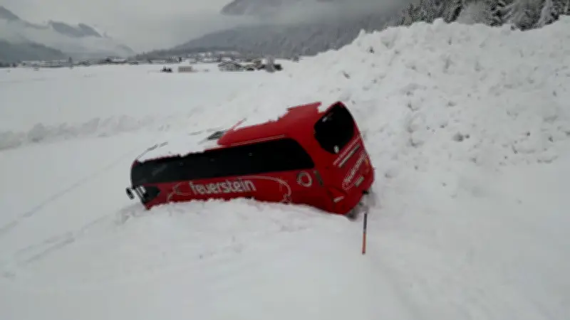 Lawine im Tiroler Lechtal begräbt Reisebus mit 12 Passagieren unter sich