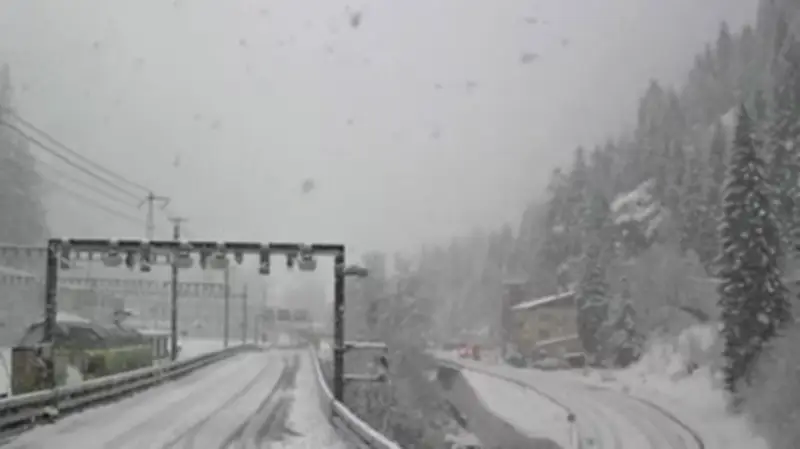 Lawinen-Unglück im Wallis: Zug entgleist bei Goppenstein - Mehrere Verletzte