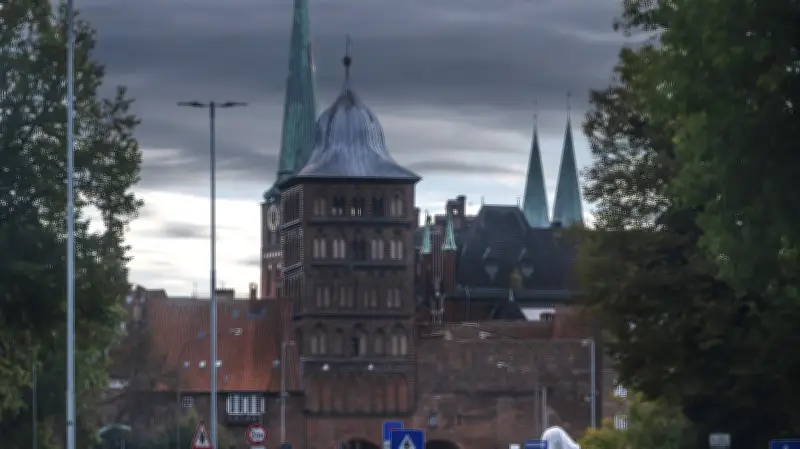 Lübecks Alles-Blitzer sorgt für Einnahmen und Ärger - Stadt droht Bußgeld