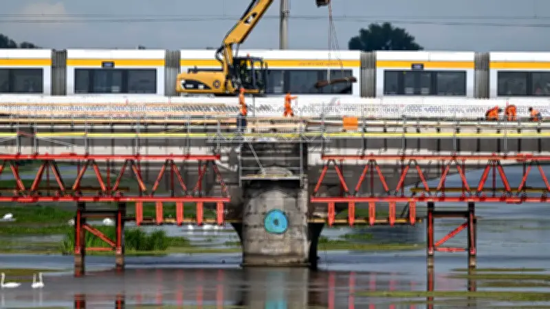Leipzig: Sperrkreis um Zeppelinbrücke nach möglichem Kampfmittelfund im Elsterbecken
