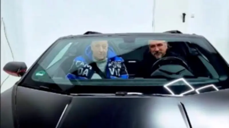 Letzter Wunsch erfüllt: Krebskranker Heino fährt noch einmal im 600-PS-Lamborghini