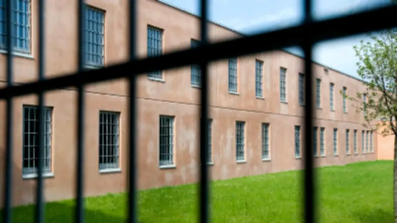 Liebeszellen-Mord in JVA Burg: Zehn Jahre Haft für Ehemann nach Tötung seiner Frau