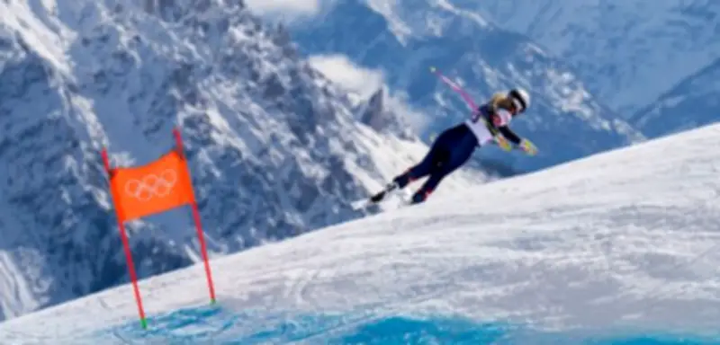 Lindsey Vonn stürzt schwer bei Olympia-Abfahrt – Helikopter-Evakuierung nach Horror-Crash