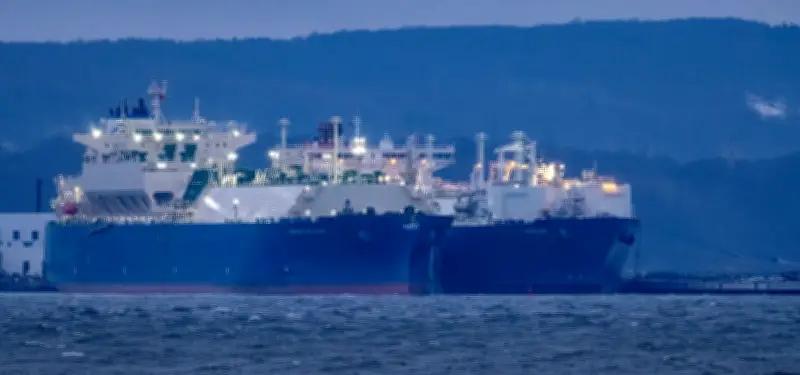 LNG-Terminal Rügen wieder erreichbar: Eisbrecher befreit Fahrrinne, Tankertausch in Mukran läuft