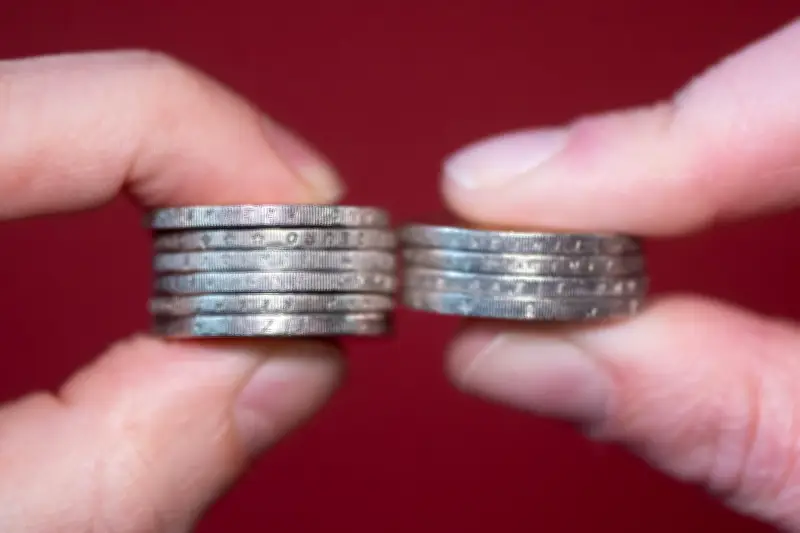 Lohnlücke stagniert in Berlin, wächst in Brandenburg - Ost-West-Gefälle bleibt