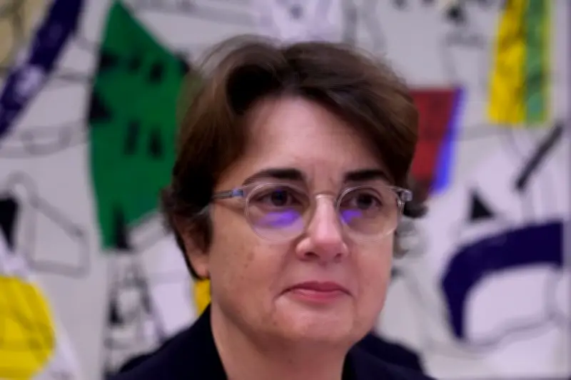 Louvre-Direktorin Laurence des Cars tritt nach anhaltenden Krisen zurück