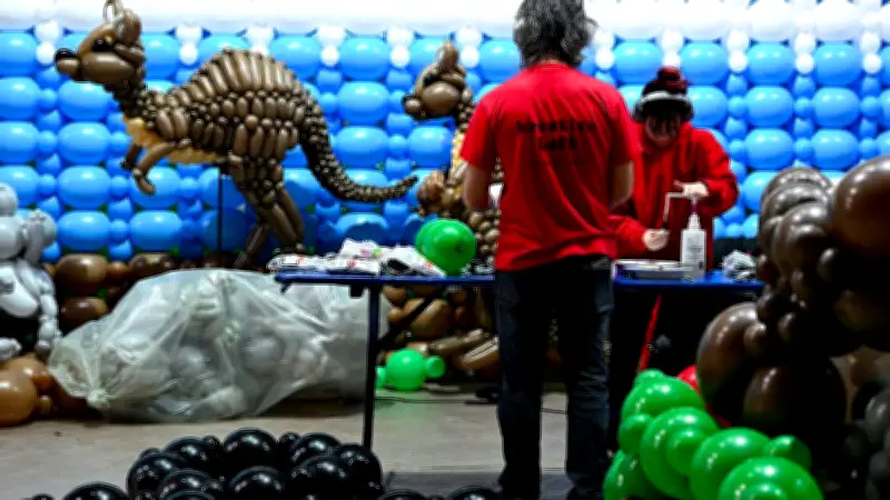 Luftballonwelten in München: Über 500.000 Ballons formen spektakuläre Skulpturen