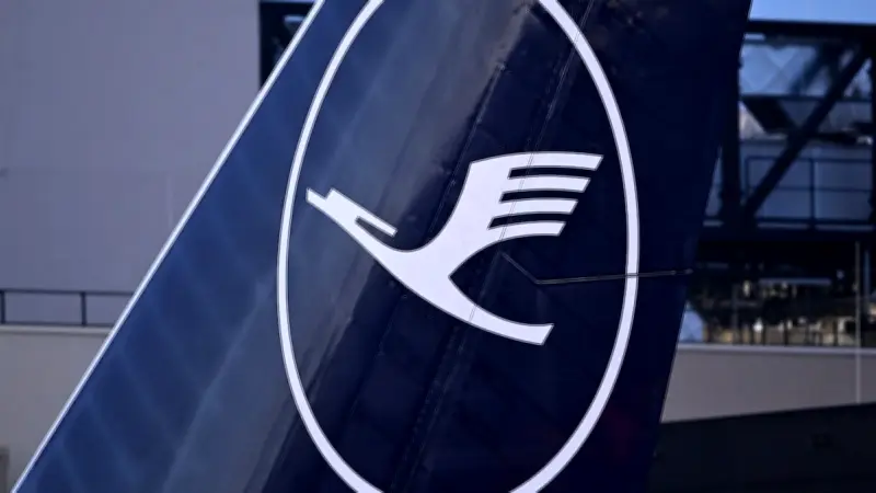 Lufthansa prüft Ultra-Basistarif: Nur noch reine Beförderung ohne Extras?