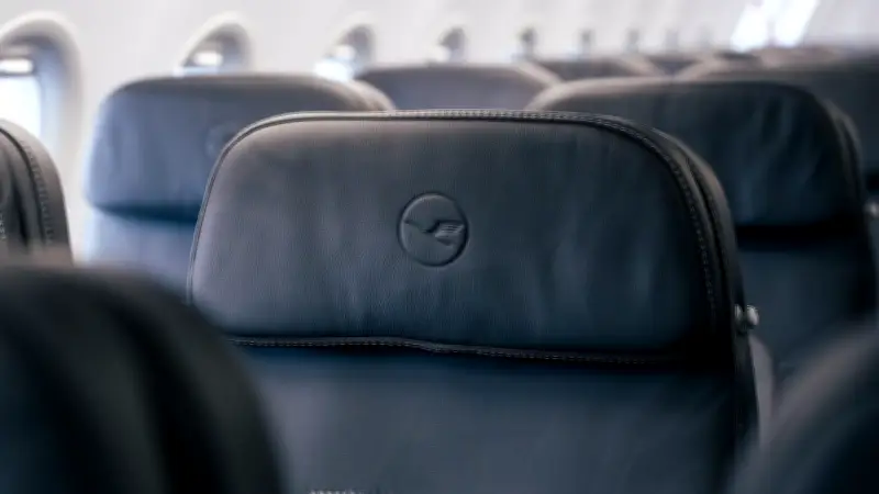 Lufthansa reduziert Sitzabstand in neuer Kurzstrecken-Kabine - Mehr Kniefreiheit versprochen