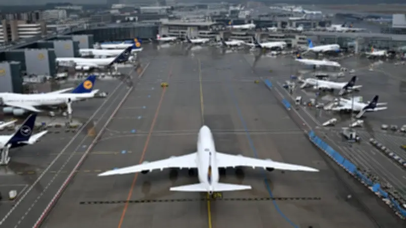 Lufthansa-Streik legt Luftverkehr lahm: Hunderte Flüge gestrichen