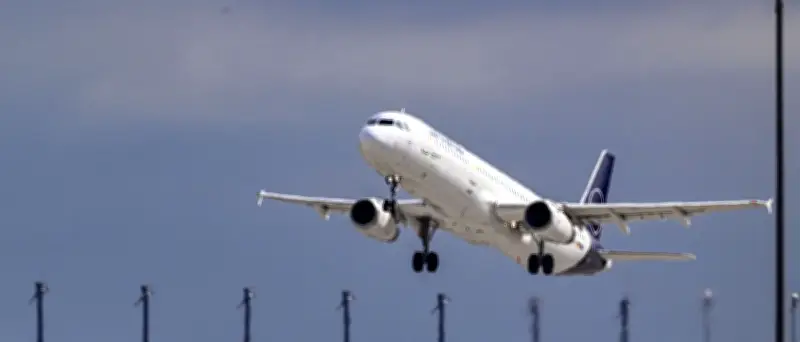 Lufthansa-Warnstreik trifft Berlin: Zahlreiche innerdeutsche Flüge gestrichen