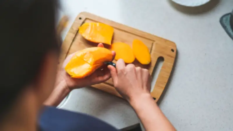 Mango schneiden leicht gemacht: Zwei praktische Tricks für perfektes Fruchtfleisch