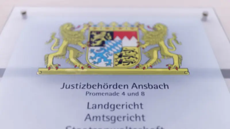 Mann schmuggelt vier Handys im Po ins Amtsgericht Ansbach – Polizei bemerkt nervöses Verhalten