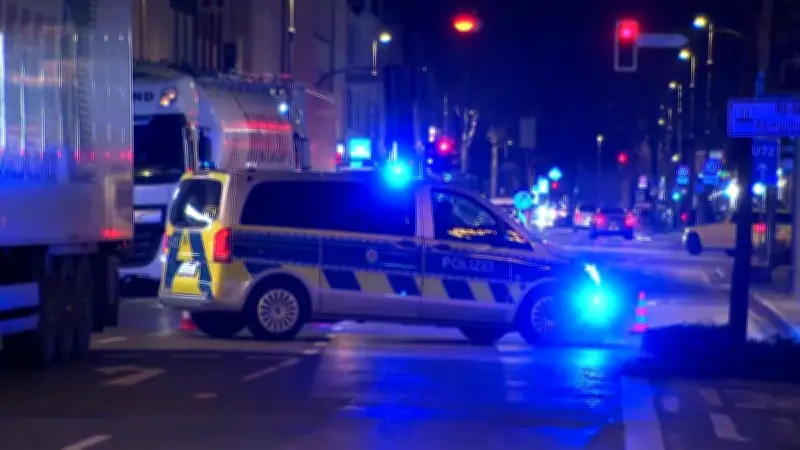 Mann verletzt Kind und weitere Personen: Ein Opfer in Lebensgefahr