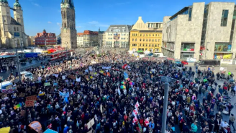 Massendemo in Halle: Tausende protestieren gegen drohende Schließung sozialer Einrichtungen