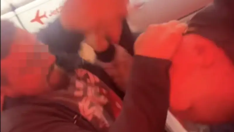 Massenschlägerei an Bord von Jet2-Flug: Notlandung in Brüssel nach rassistischem Auslöser