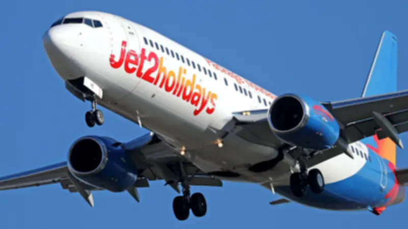 Massenschlägerei an Bord von Jet2-Flug: Notlandung in Brüssel nach rassistischem Vorfall