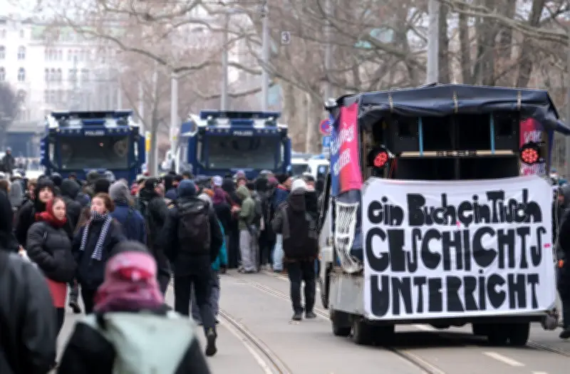 Massiver Protest in Dresden: Hunderte stellen sich rechtsextremem Aufmarsch entgegen