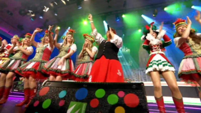 Mädchensitzung im Gürzenich: Frauen schreiben Karnevalsgeschichte in Köln