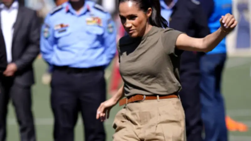 Meghans zerknitterte Leinenhose in Jordanien: Royals auf humanitärer Mission