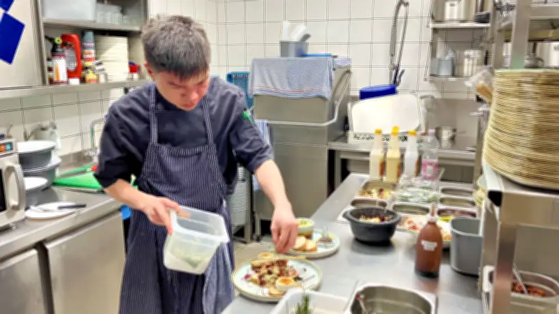 Mehrwertsteuersenkung auf 7%: Wird Essen gehen in Bitterfeld nun günstiger?