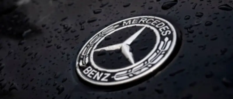 Mercedes-Benz verzeichnet 2025 dramatischen Gewinneinbruch von fast 50 Prozent