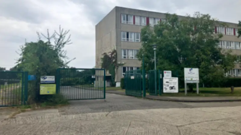 Messerangriff in Güstrower Unterkunft: Prozess gegen mutmaßlichen Täter läuft