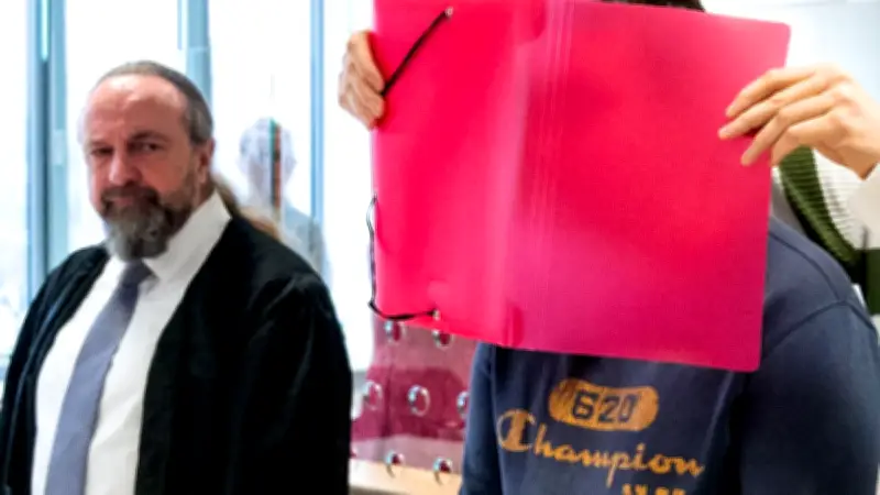 Messerangriffe in Heide: 23-Jähriger vor Gericht - Psychiatrie-Unterbringung im Fokus