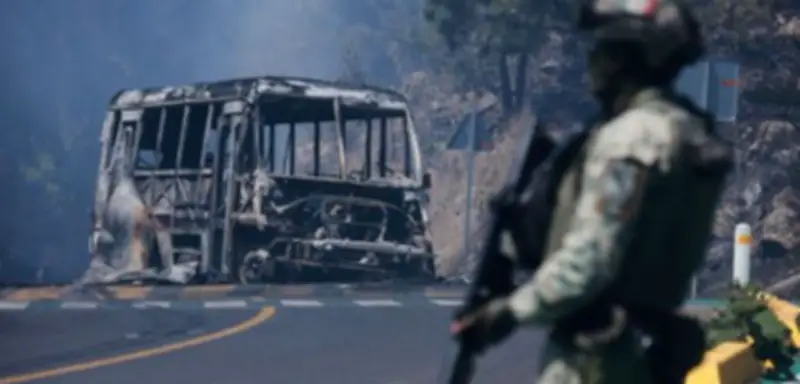 Mexikos Drogenkartell-Chef »El Mencho« getötet – Anhänger zünden Autos an, Flüge gestrichen