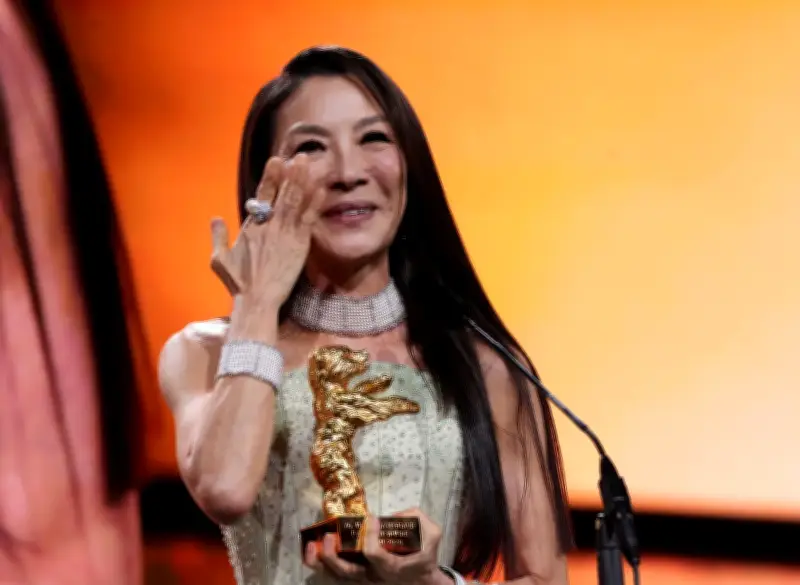 Michelle Yeoh erhält Goldenen Ehrenbären bei bewegender Berlinale-Eröffnung