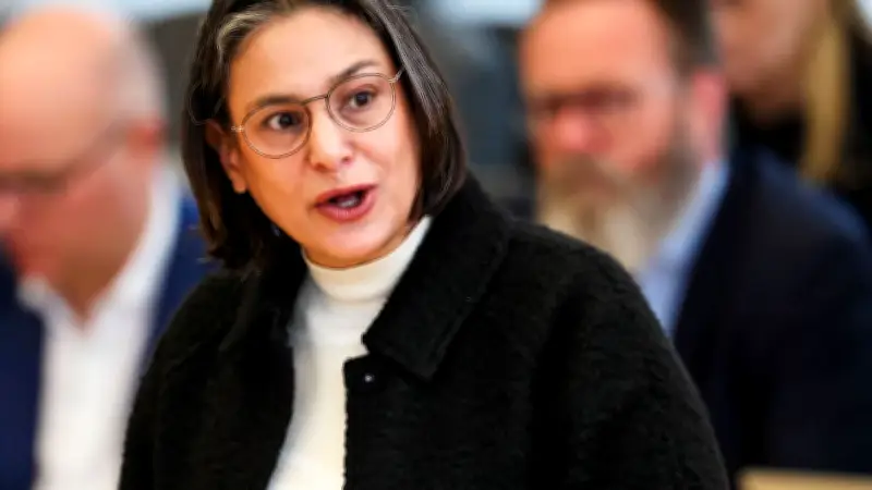 Midyatli kritisiert schwarz-grüne Haushaltspolitik als Inszenierung in Schleswig-Holstein