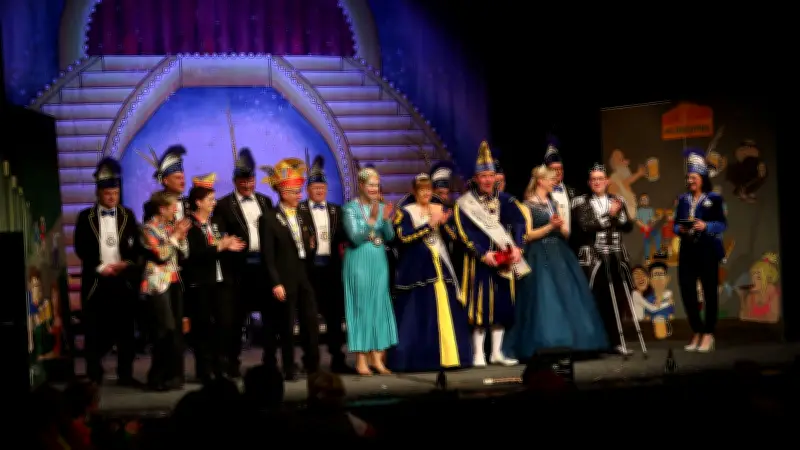 Ministerpräsidentin Schwesig feiert Weiberfastnacht mit Anklamer Carneval Club