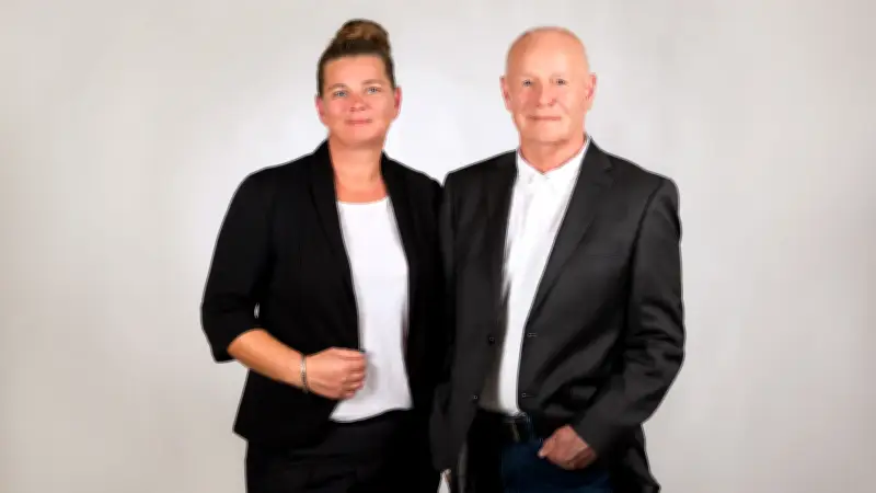 Mit 44 Jahren zum eigenen Büro: Kathleen Kühn übernimmt Versicherungsagentur in Prenzlau