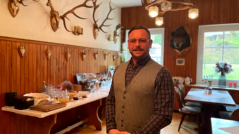 Mitten im Wald, direkt am See: Dieses Jagdschloss sucht einen Visionär mit guten Ideen