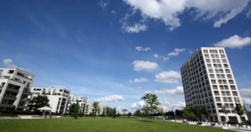 München pflanzt 77 neue Bäume im Arnulfpark für mehr Schatten und Klimaresilienz