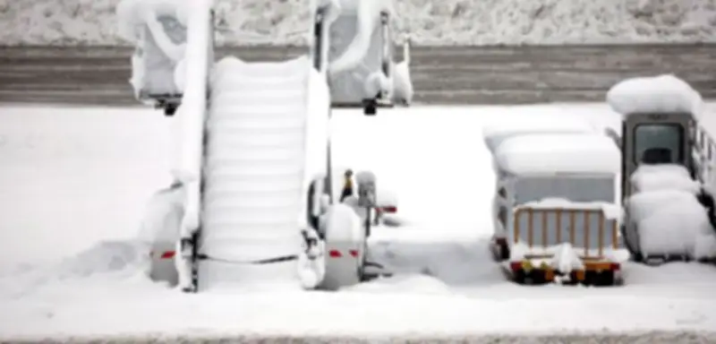 Münchner Flughafen: 500 Passagiere verbringen eisige Nacht in gestrandeten Flugzeugen