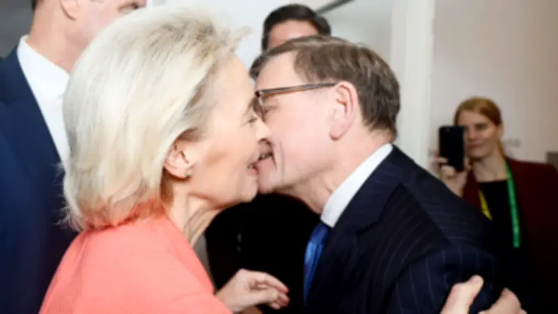 Münchner Sicherheitskonferenz startet mit herzlichen Begrüßungen und politischen Gesprächen