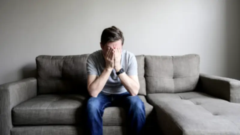 Männliche Schweigekultur: Warum Männer seltener psychologische Hilfe in Anspruch nehmen