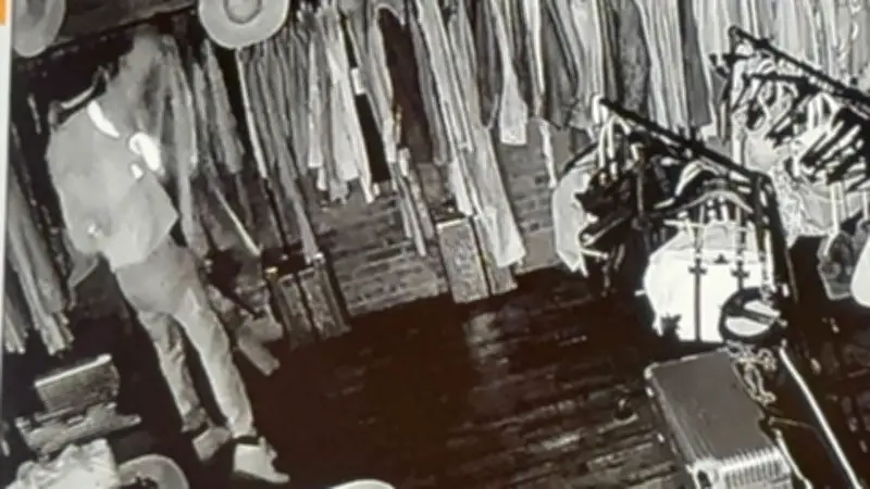 Model als Einbrecher: Überwachungskamera filmt Millionendiebstahl in New Yorker Boutique