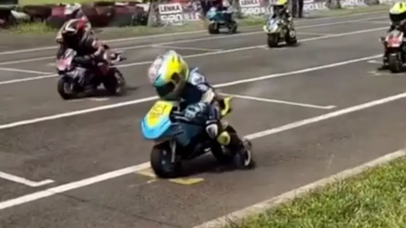 Motocross-Kinder (6): Rasen diese Mini-Rennfahrer ohne Führerschein?