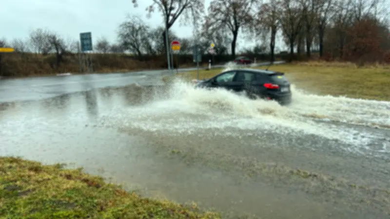 Müritzregion im Ausnahmezustand: Feuerwehren kämpfen gegen massive Überschwemmungen