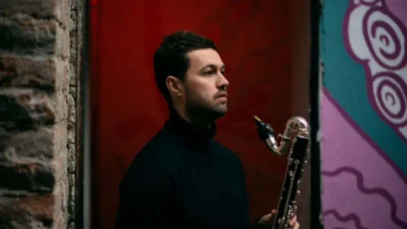 Musik trifft Poesie: Ruben Staub verleiht nordischen Versen Klang und Bewegung